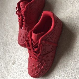 air force 1s red stars
